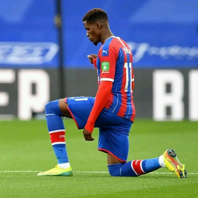 Wilfred Zaha bids farewell to Crystal Palace supporters